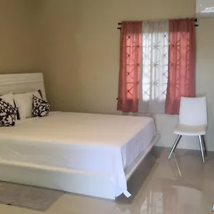 3 Bedrooms. 3 Bath Villa. Pool. Super Ocho Rios