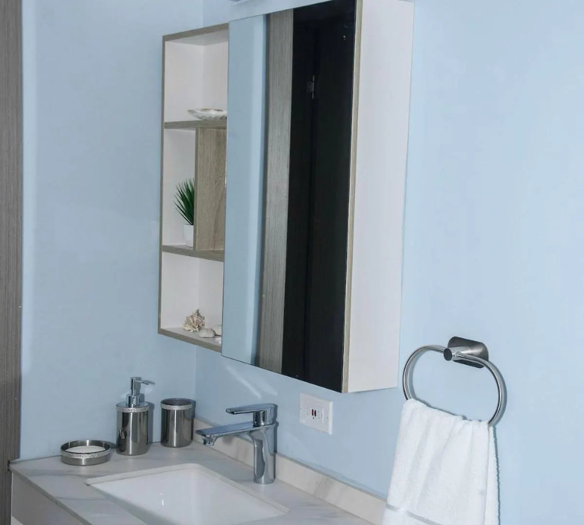 Montana Villa - Luxury 2-Bedroom Stay Near Ocho Rios Attractions 0*,