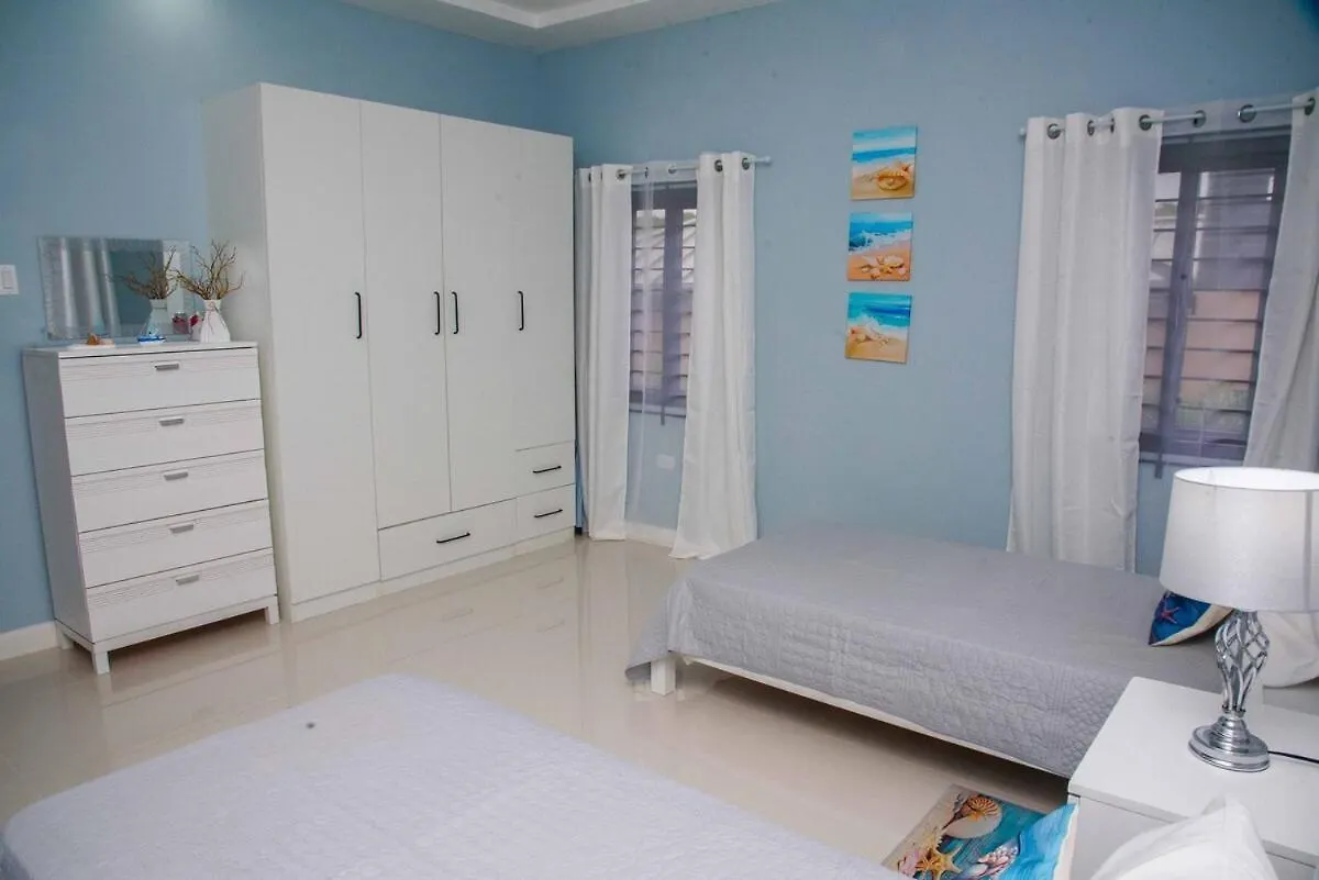 Montana Villa - Luxury 2-Bedroom Stay Near Ocho Rios Attractions