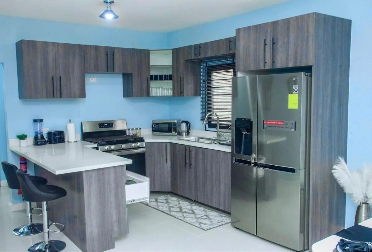 Montana Villa - Luxury 2-Bedroom Stay Near Ocho Rios Attractions